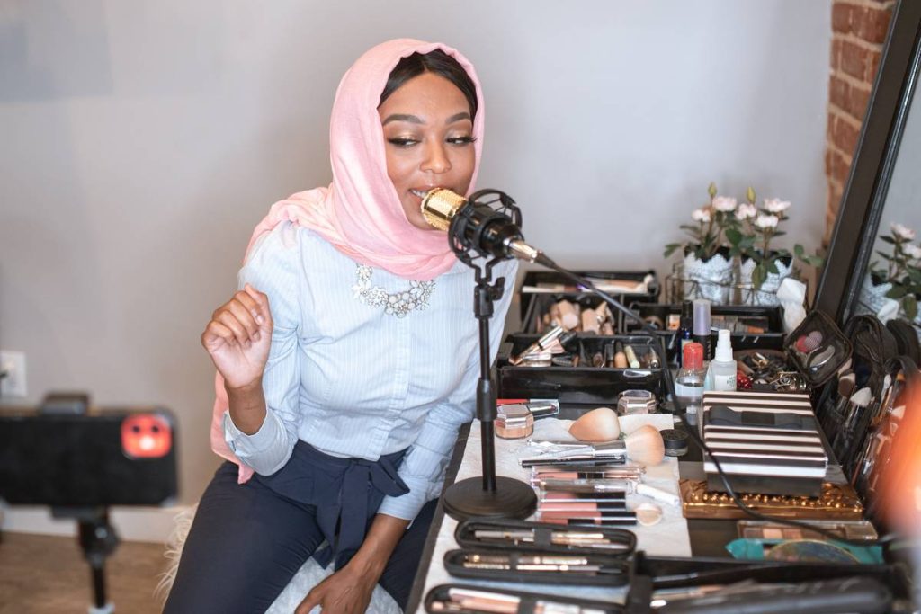 How to Craft the Perfect Social Media Post for Makeup Artist Growth (Without Burning Out)