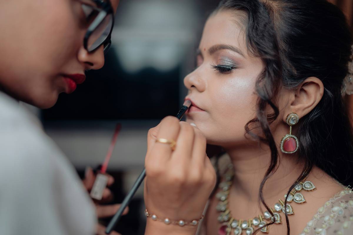 Bar chart showing 37% lower engagement on bridal beauty posts vs. everyday glam, sourced from Hootsuite 2024