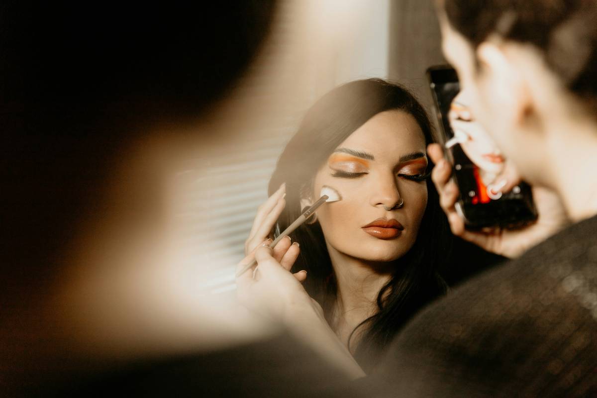 Step-by-step how to contour makeup tutorial showing brush placement on facial zones