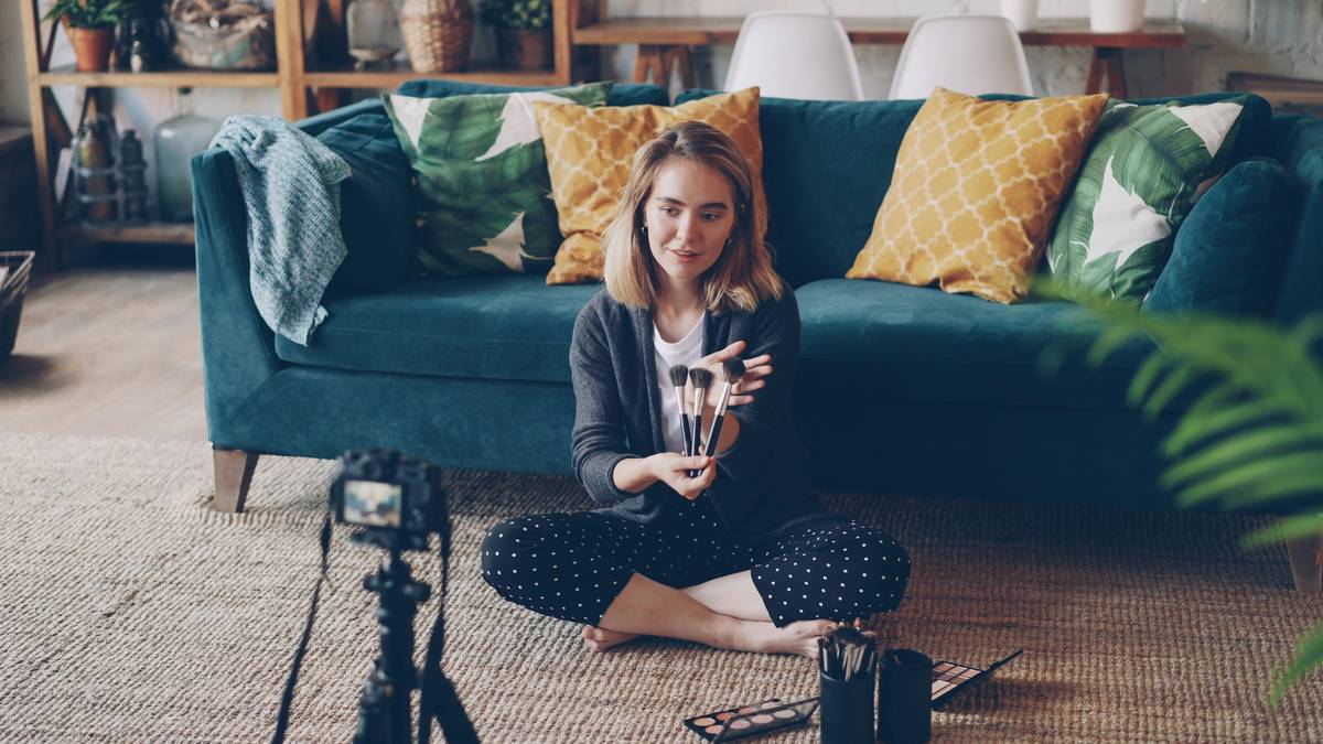 Behind-the-scenes of authentic makeup social media campaigns with YouTuber testing products in real environments